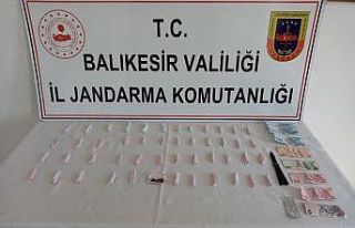 Sokağa çıkma yasağında uyuşturucu taşırken...