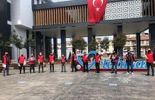 Sokağa çıkma yasağında vatandaşın ekmeği Ortahisar’dan