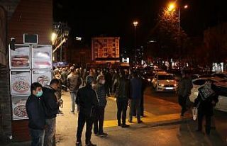 Sokağa çıkma yasağını duydular, fırınlara...