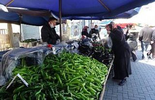 Sokağa çıkma yasağının ardından vatandaşlar...