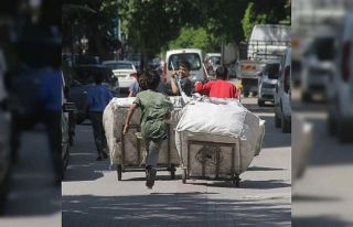 Sokağa çıkmaları kısıtlandı ama ekmek parası...