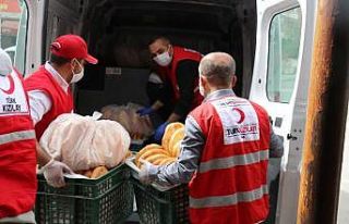 Sokağa çıkmayan vatandaşa ücretsiz ekmek dağıtımı