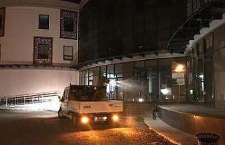 Sokaklarda temizlik çalışmaları sürüyor