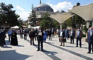 Sosyal mesafeli basın açıklaması