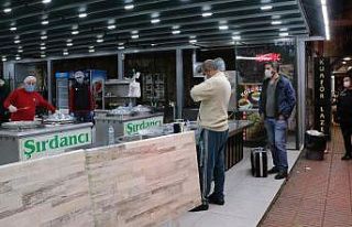 Sosyal mesafeli "şırdan" kuyruğu