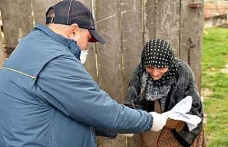 Sosyal yardımları PTT görevlileri evlere dağıtılıyor