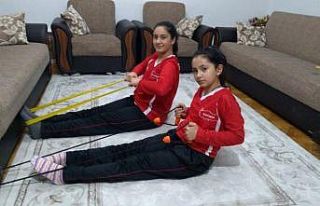 Sporcular antrenmanlarını evde sürdürüyor