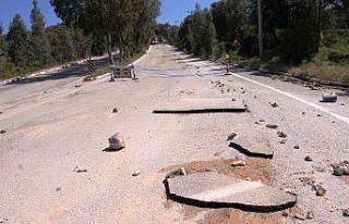 Su borusu bomba gibi patladı, taş üstünde taş...