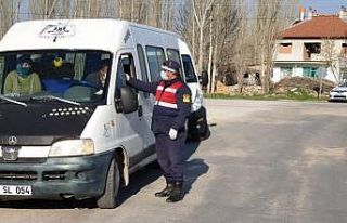 Şuhut’ta jandarma ekiplerinden araçlara korona...