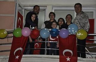 Şuhut’ta minik öğrenciler evlerinde, esnaf ise...