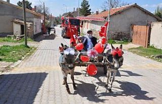 Süslenmiş eşeklerle 23 Nisan kutlaması