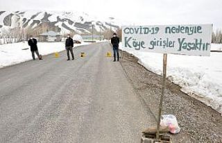 Tabela asarak köyü giriş çıkışlara kapattılar