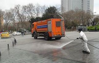 Taksim Meydanı korona virüse karşı yıkandı