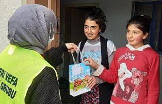 Talaslıların bayrakları ve kitapları kapılarında