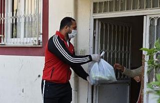 Tarsus Belediyesi, çiftçilerden aldığı mahsulleri...