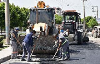 Tarsus’ta bozulan yollar onarılıyor