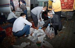 Tarsus’ta her gün 3 mahalleye gıda, maske ve dezenfektan...