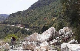 Tarsus’ta heyelandan kapanan grup yolu, Büyükşehir...