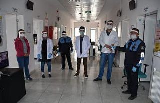 Tatvan Belediyesi ücretsiz maske dağıtımına devam...