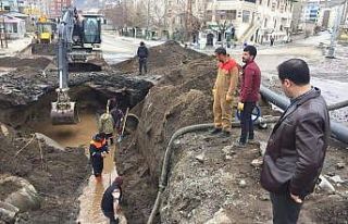 Tatvan’da içme suyu hattındaki arıza onarılıyor