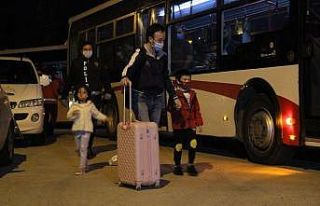 Tayland’dan getirilen 82 Türk vatandaşı İzmir’de...