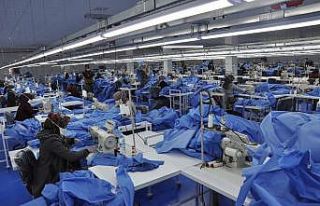Tekstil fabrikasını sağlıkçılar için tulum...