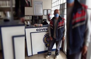 Temizlik görevlisi bulduğu parayı polise teslim...