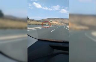 Ters yönden giden otomobil trafiği tehlikeye attı