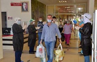 Tır şoförü korona virüsü yendi, alkışlarla...