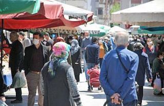 Tokat’ta Çarşamba pazarında yoğunluk