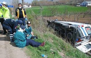 Tokat’ta kalp krizi geçiren hastayı taşıyan...