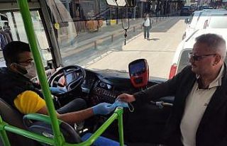 Toplu taşımaya binenlere belediyeden maske