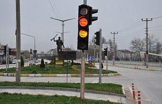 Trafik ışıklarında uyarı