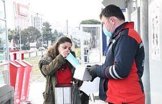 Tramvay ve otobüslerde maskeler Büyükşehir’den