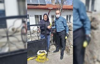 Tüm beldeye kolonya dağıtıldı