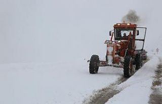 Tunceli’de kar yağışı etkili oldu, 32 köy yolu...
