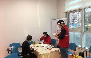 Türkeli Gençlik Merkezi maske üretiyor