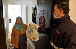 Türkiye Gazetesi dağıtıcıları yaşlılar için...