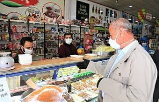 Tuşba Belediyesinden maske ve eldiven dağıtımı