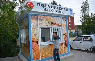 Tuşba’da ‘halk ekmek’ dağıtımı mobil ekiplerle...