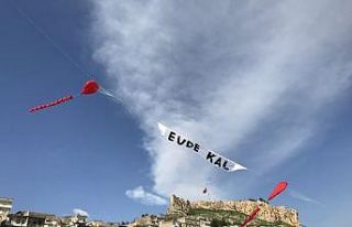 Uçurtma sevdalısından Mardinlilere gökyüzünden...