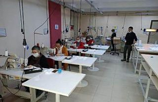 Uşak Üniversitesi 7 bin 500 adet maske, 350 adet...