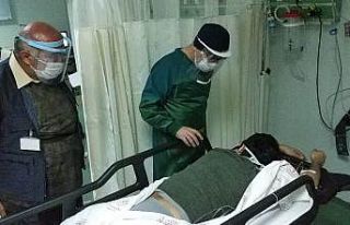 Üvey oğlunun silahlı saldırısına uğrayan baba...