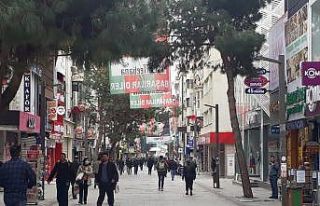 Uyarılara aldırış etmeyen vatandaşlar Karşıyaka’da...