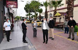 Vali Deniz, trafiğe kapatılan caddede incelemelerde...