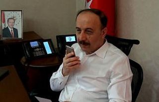 Vali Erin’i Türk bayrağı için arayan çocuk