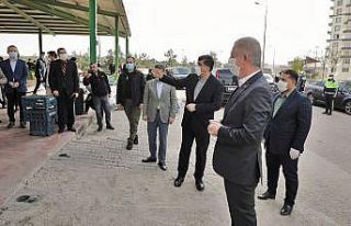 Vali Gül ile Fadıloğlu semt pazarını gezdi