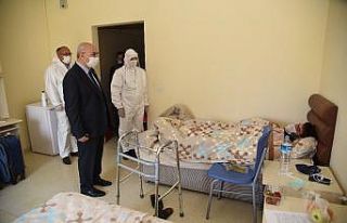 Vali Köşger karantina altındaki vatandaşları...