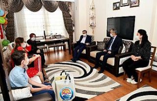 Vali Su’dan şehit ailesine ziyaret