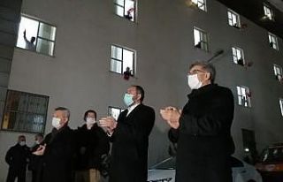 Van Valisi Bilmez karantinadaki vatandaşları ziyaret...